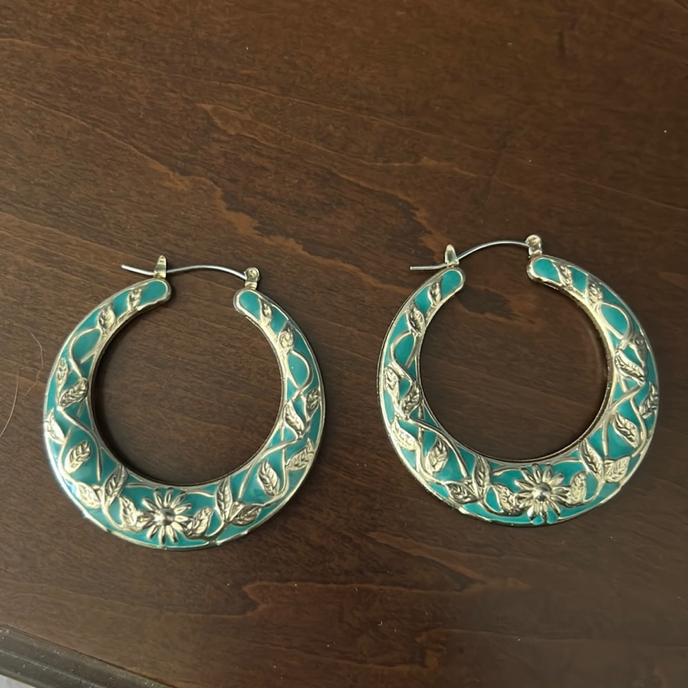 Women’s turquoise and gold hoop earrings